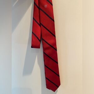 Banana Republic men’s necktie – red with navy stripes